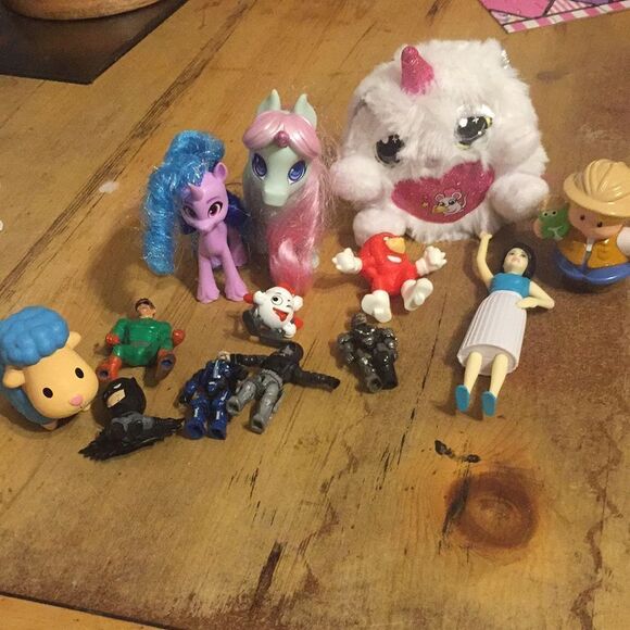 Random Mini Toys - Picture 1 of 8